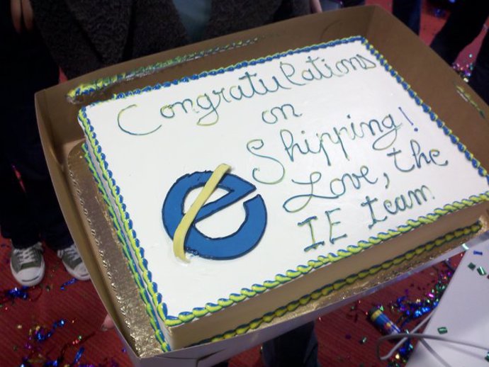 tarta de felicitación del equipo de IE 9 por Jay Patel