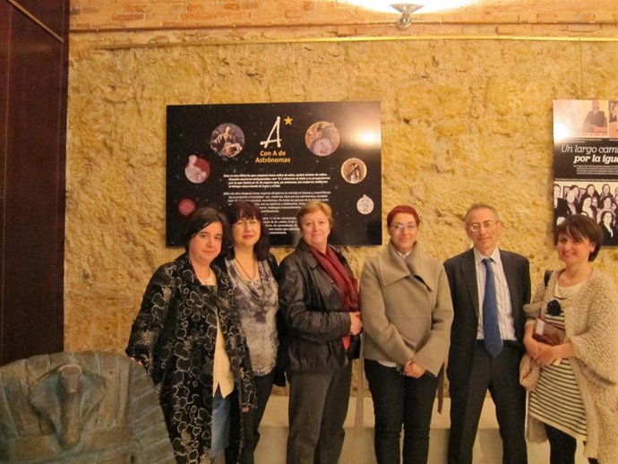 Exposición 'Con A de Astrónomas'