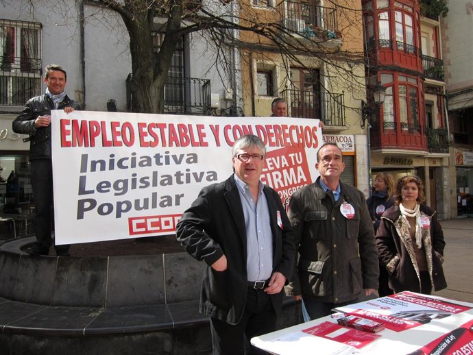 Recogida firmas CCOO y UGT