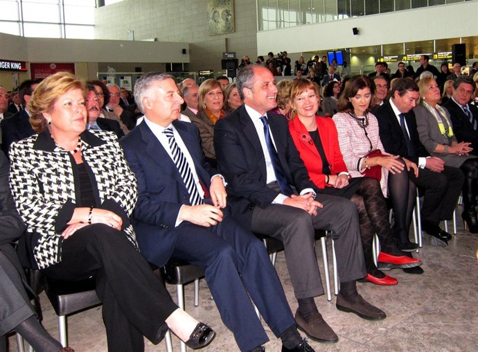 Blanco, Camps y Pajín durante la inauguración de la nueva terminal del Aeropuert