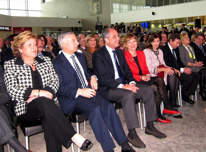 Blanco, Camps y Pajín durante la inauguración de la nueva terminal del Aeropuert