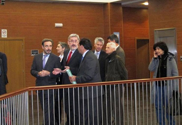 El consejero de Economía, Innovación y Ciencia, Antonio Ávila, antes de atender 