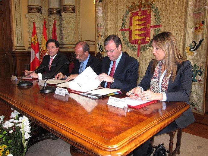 El alcalde de Valladolid y el consejero de Fomento firman el convenio del Espaci