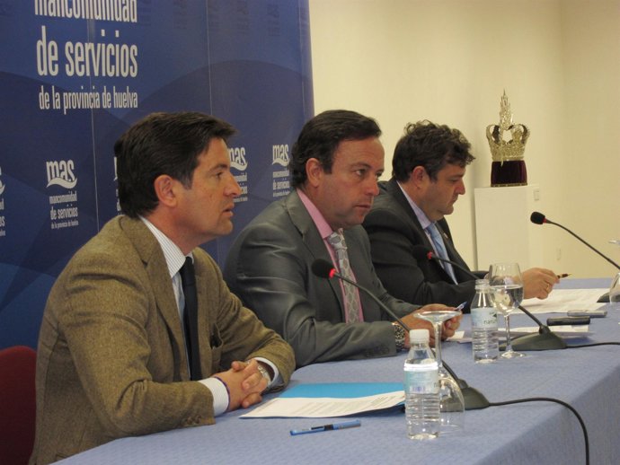 El diputado de Cultura, Juan Serrato, el vicepresidente de MAS, Carlos Sánchez, 