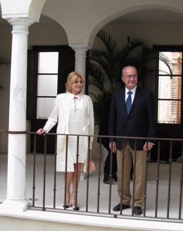 La baronesa Carmen Thyssen Bornemisza y el alcalde de Málaga, Francisco de la To