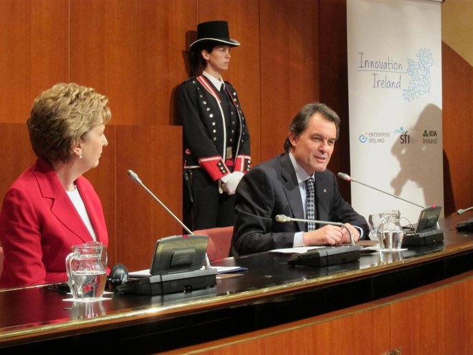 El presidente de la Generalitat, Artur Mas, y la presidenta de Irlanda, Mary McA