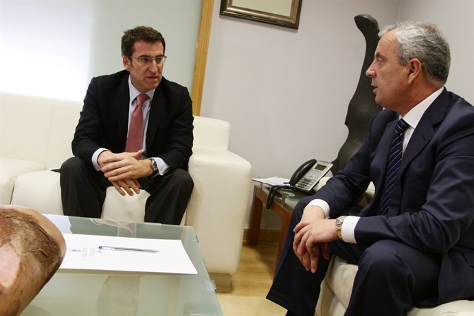 alberto nunez feijoo manten un encontro do secretario xeral do psdg manuel vazqu