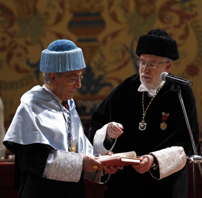 José Luis Gómez durante el solemne acto de investidura
