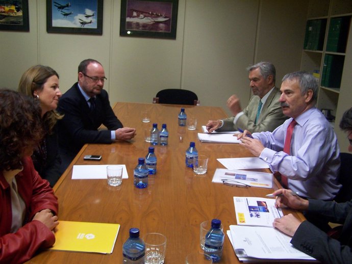 Fomento Vuelos Con La Península CON FOTO ADJUNTA