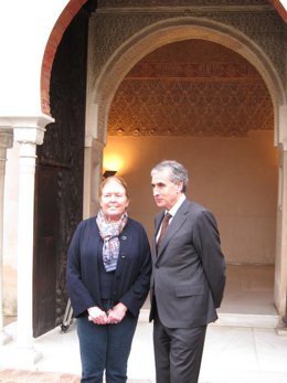 El ministro de la Presidencia, Ramón Jáuregui, durante una visita a la sede de l