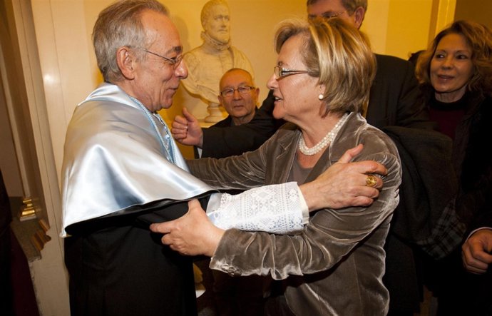 La presidenta de la Diputación Provincial de Huelva, Petronila Guerrero, junto a