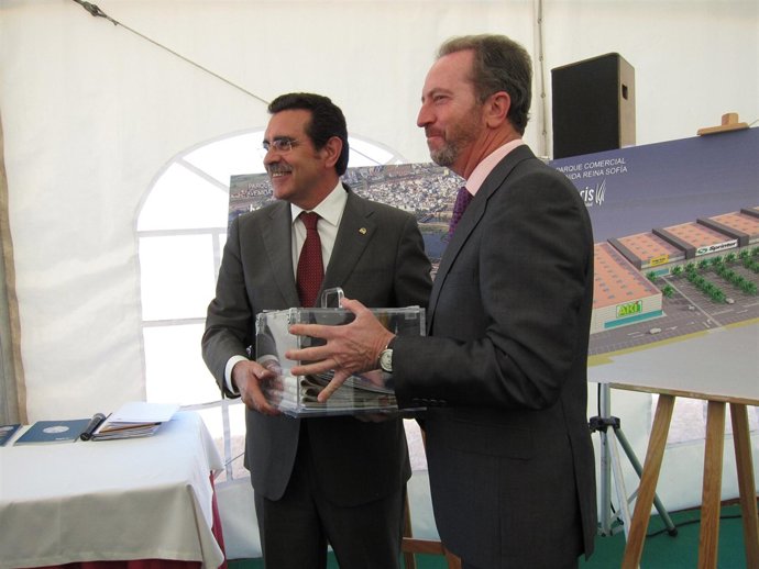 Acto de colocación de la primera piedra del Parque Comercial 'La Heredad' de Mér