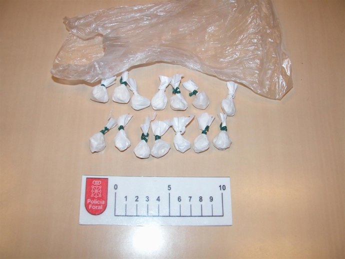 Droga incautada tras la detención de dos personas.