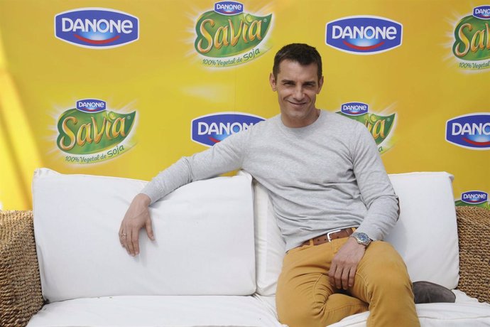 El presentador Jesús Vázquez posa como imagen de Danone