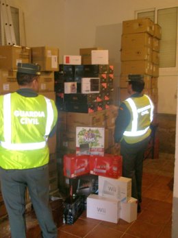 NP Guardia Civil (La Guardia Civil Recupero En Los Santos De Maimona, Un Camión 