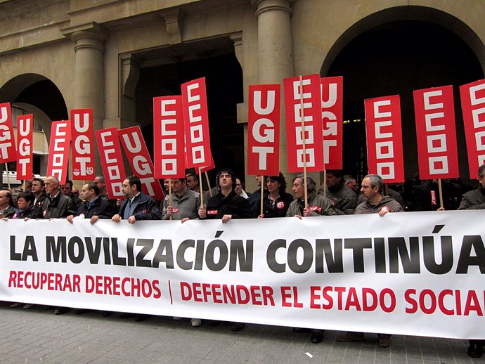 UGT y CCOO de Navarra se concentran en Pamplona contra el Pacto por el Euro.
