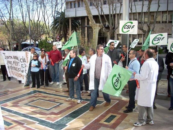 Protesta de trabajadores de EDM en Jaén.