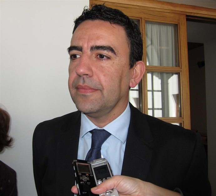 Mario Jiménez, este jueves en el Parlamento