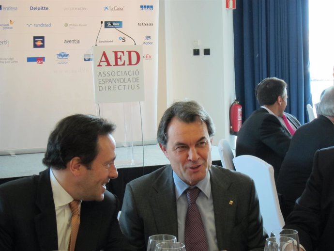 El presidente de la Generalitat, Artur Mas, y el presidente de AED, Ramon Adell