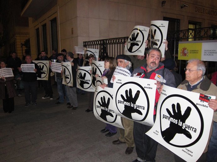 Concentracion en Murcia para pedir el cese de la guerra en Libia