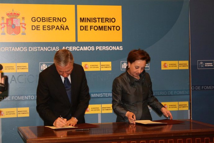 El ministro de Fomento, José Blanco y la Consejera de Cultura y Turismo,  Merced