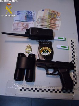 Dinero y armas incautadas por la Guardia Civil