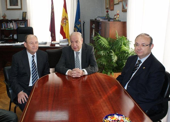El alcalde de Alhama de Murcia recibe a Jesús Samper