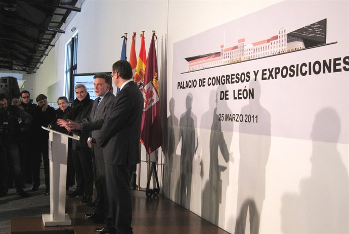 Alejo y Silván durante la inauguración del Palacín de León