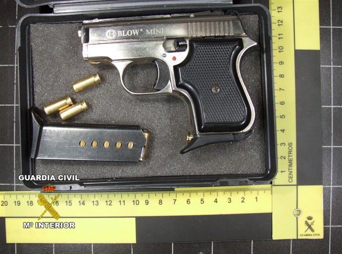 Arma de fuego encontrada en operación antidroga en Alhendín, Granada
