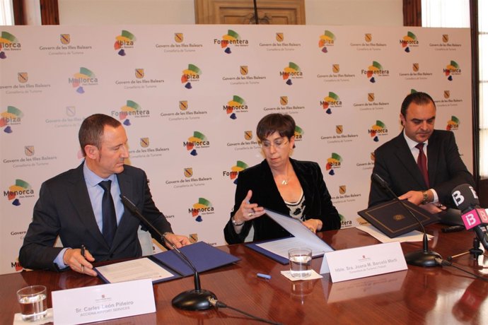 Carlos León, Joana Barceló y Mateo Marí 