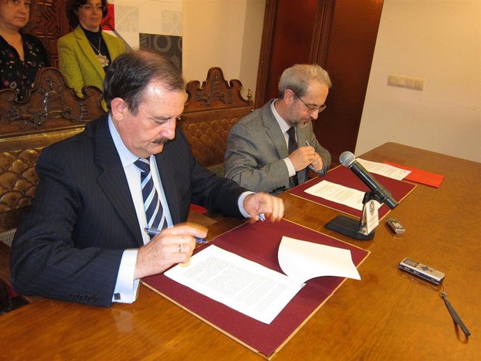 El alcalde (I) y el rector (D)