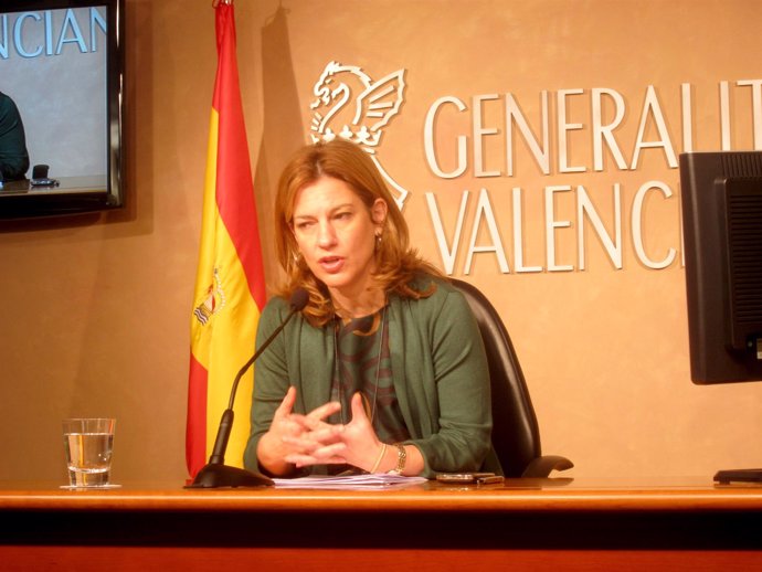 Paula Sánchez de León en rueda de prensa tras el pleno del Consell