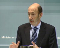 Rubalcaba esquiva de nuevo el debate sucesorio por "respeto" a la mesa del Consejo de Ministros