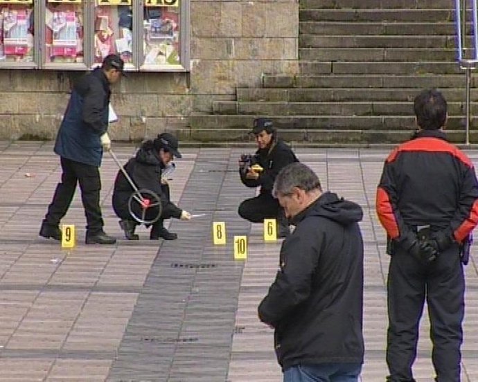 La Ertzaintza Investiga El Lugar Del Crimen