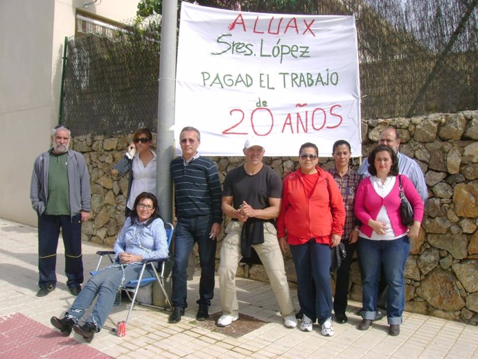 Mujer encadenada en Vélez-Málaga para exigir el pago de una deuda