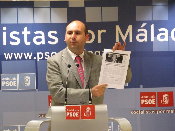 El secretario de Organización del PSOE, Francisco Conejo, en rueda de prensa