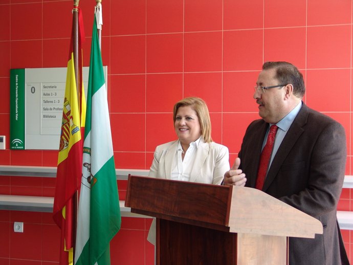 Pérez Laborda junto al alcalde de Viator, Cristóbal Urrutia