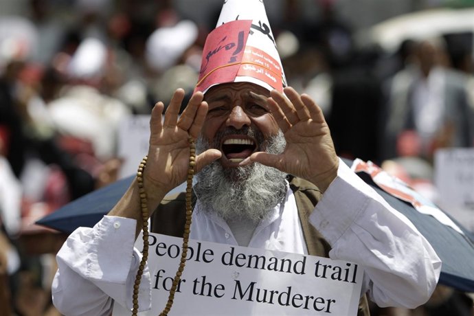 YEMEN, hombre manifestándose en contra de Salé