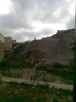 Vista de los restos a la falda del Cerro del Molinete