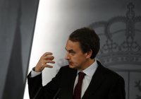 Zapatero se compromete "a no bajar la guardia" ante la crisis