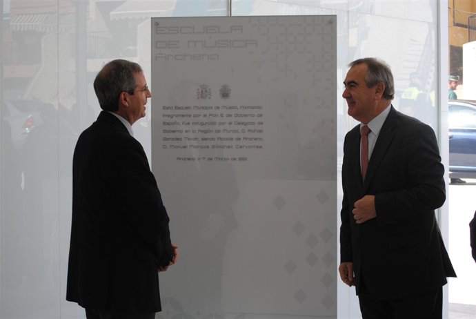 El delegado del gobierno, Rafael González Tovar,  y el jefe de la Demarcación de