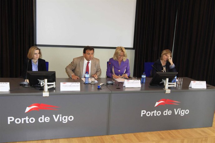 FOTOGRAFÍAS DO CONSELLEIRO DE ECONOMÍA E INDUSTRIA E DA PRESIDENTA DA AUTORIDADE