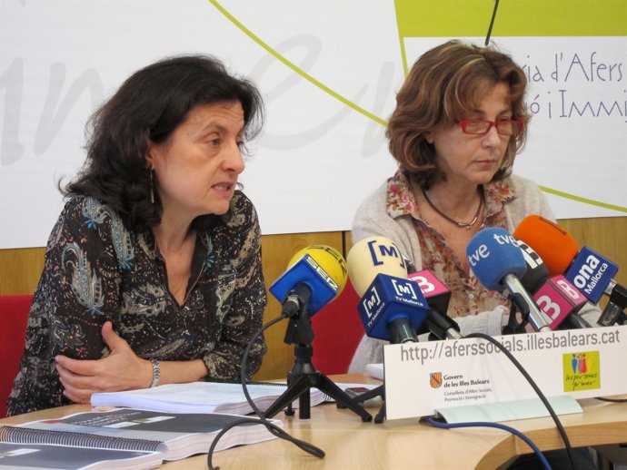 Fina Santiago y Maria Antònia Oliver.