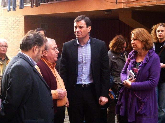 Gómez visita viviendas en Orcasur