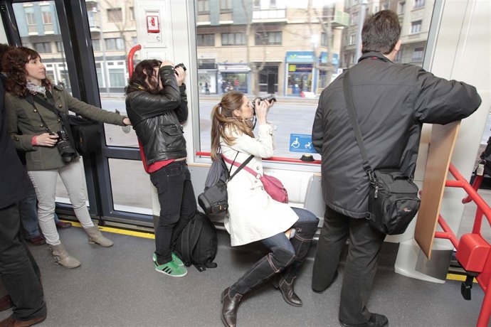 Fotógrafos en el tranvía