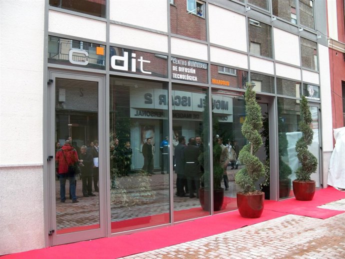 Fachada del nuevo 'Cibercentro' de Valladolid.