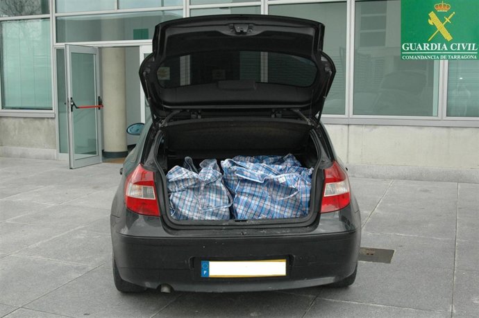 Droga decomisada en un turismo