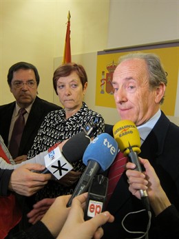 El presidente de Fecic Jaume Blancafort, la directora general de recursos agríco