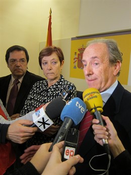 El presidente de Fecic Jaume Blancafort, la directora general de recursos agríco