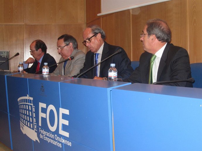El presidente de la FOE, Antonio Ponce, en su asamblea anual.